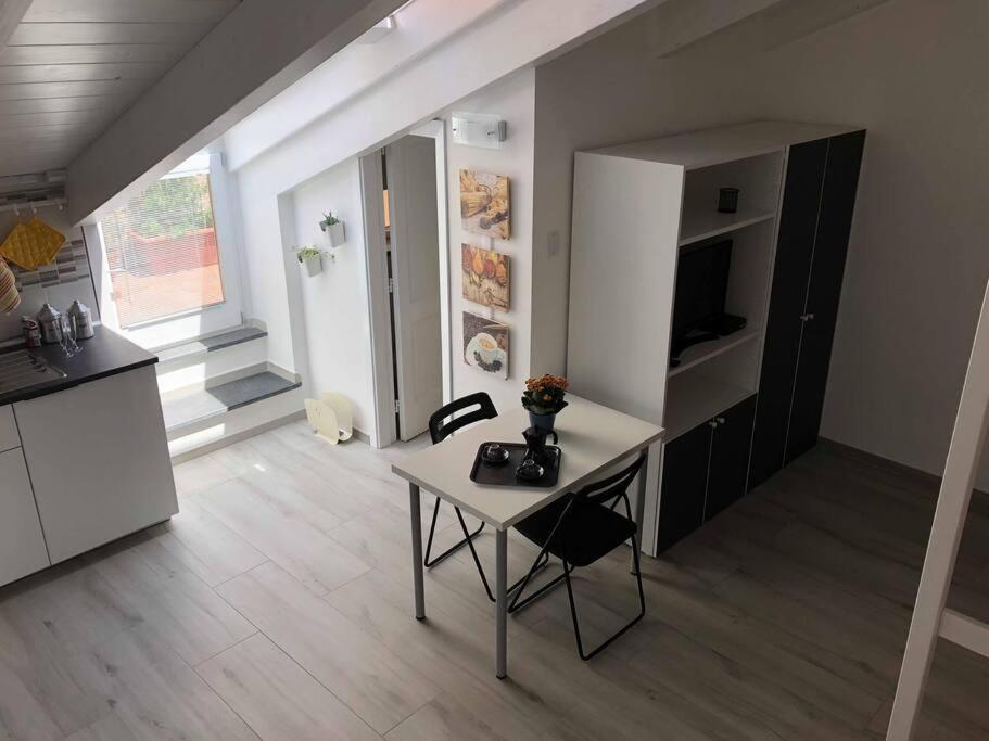 The Sweet Attic Room - De Vivo Realty Meta Di Sorrento ภายนอก รูปภาพ