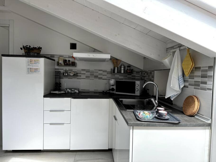 The Sweet Attic Room - De Vivo Realty Meta Di Sorrento ภายนอก รูปภาพ